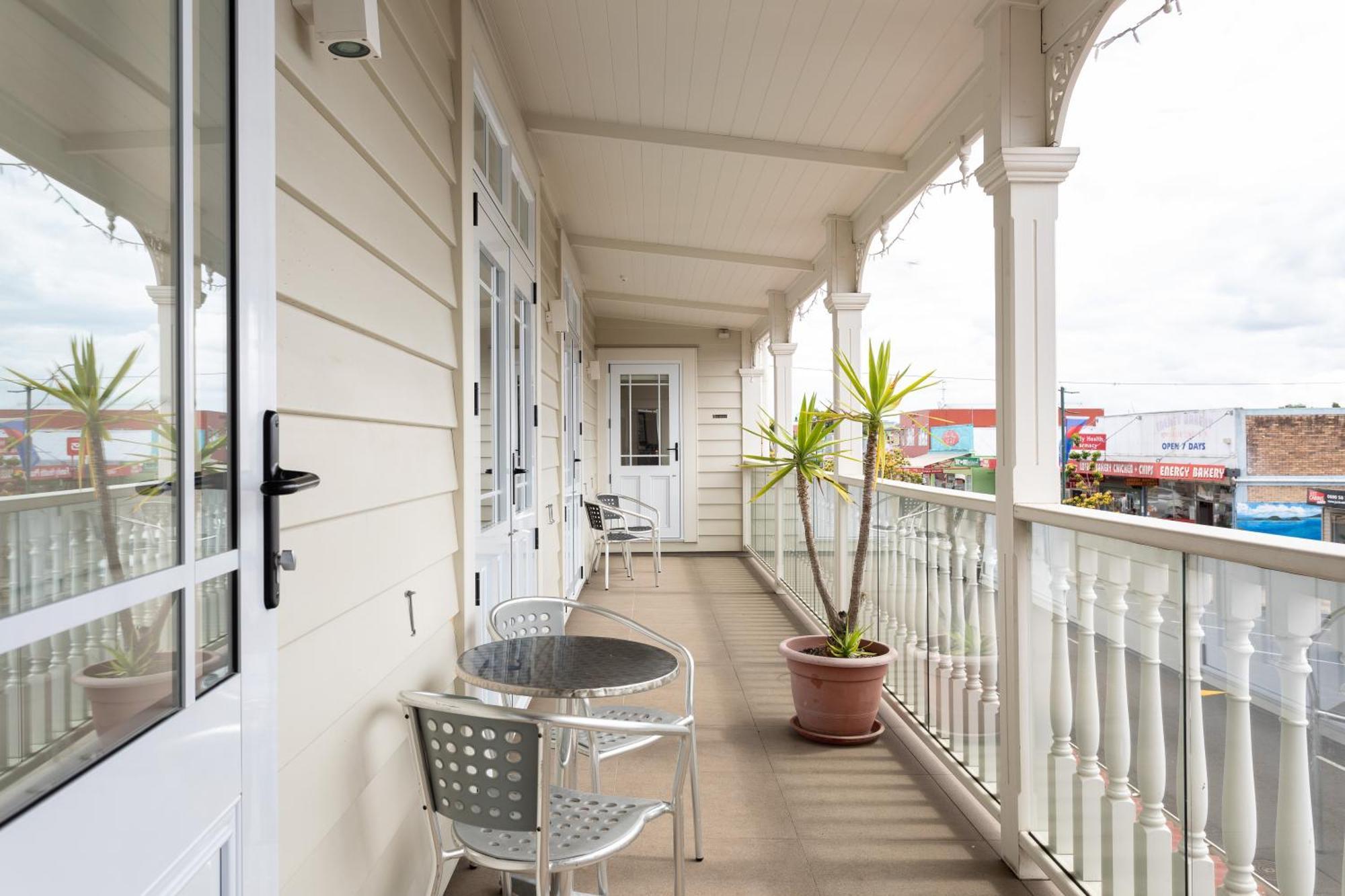 Tuakau Hotel Exteriör bild
